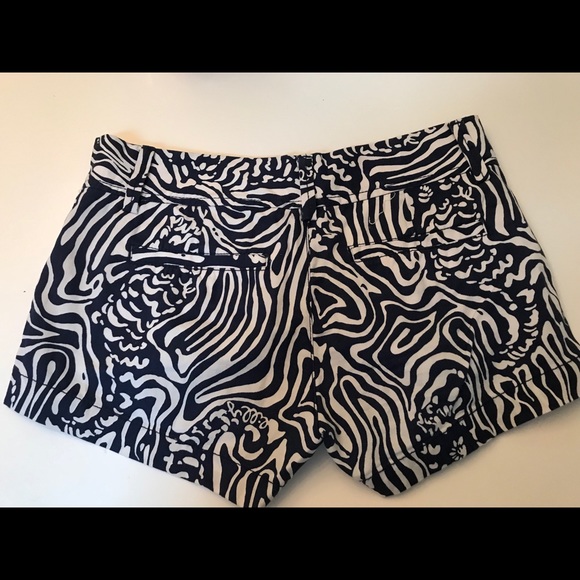 *LILLY PULITZER SHORTS* - Picture 2 of 3